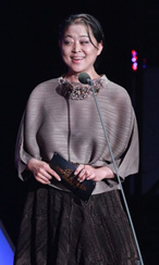 颜丙燕封后大姐倪萍颁奖