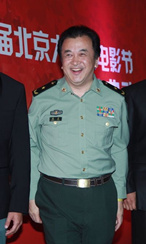 黄宏携红光满面底气十足