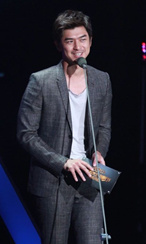 陈柏霖人气超高引欢呼 