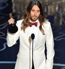 杰瑞德·莱托惊讶拿男配角 海瑟薇递小金人