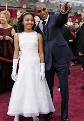 杰米·福克斯携妻登红毯 谈颁奖礼坦言期待已久