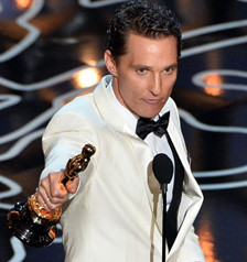 马修·麦康纳获最佳男主 影帝捧小金人气势非凡