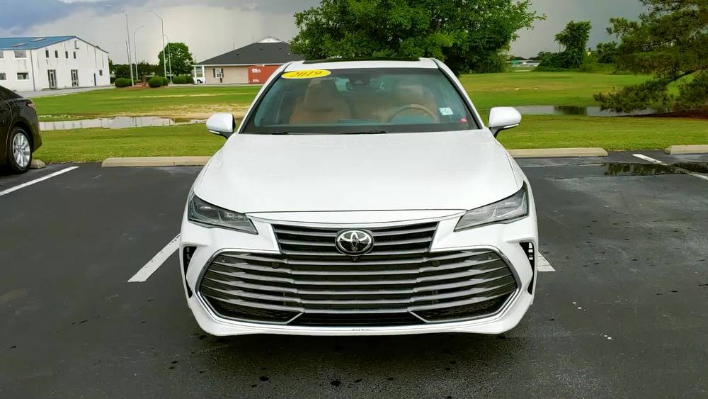 2019款美版亚洲龙ltd到店实拍,内饰跟国内版比,怎么样?