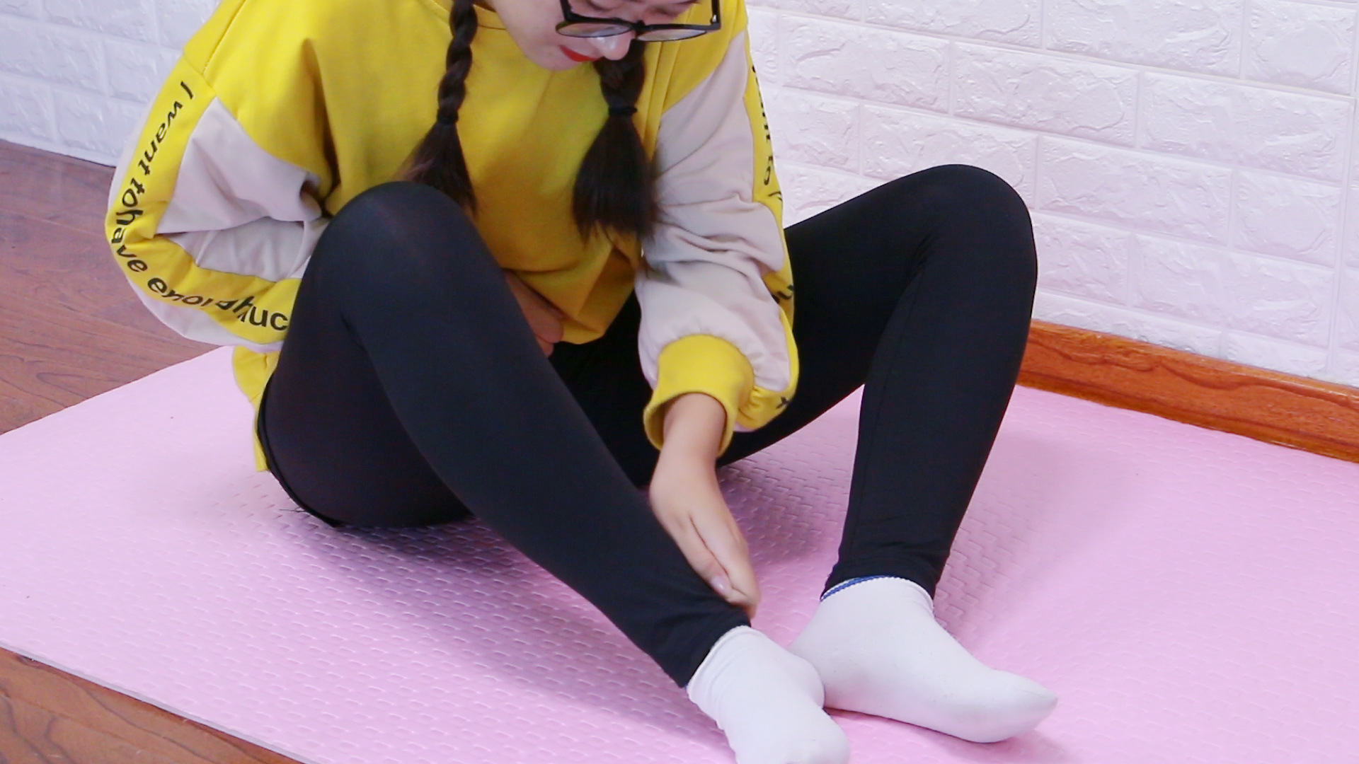 体内有湿气的人,每天搓腿10分钟,湿气没了,人也轻松