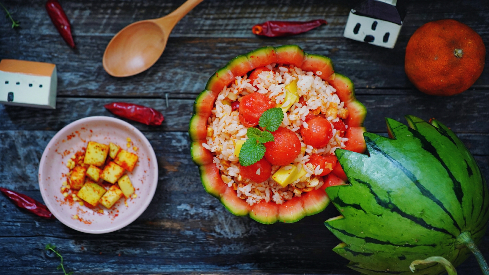 草莓音乐节的网红吃法,这道西瓜拌饭像生活一样五味俱全!