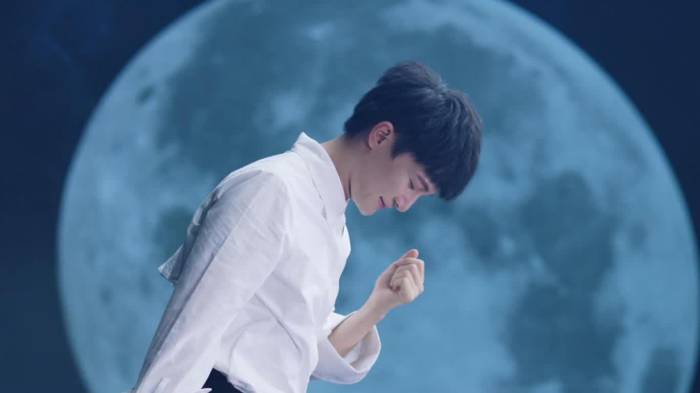 【燃野少年的天空】周深唯美献唱展现影片温情治愈