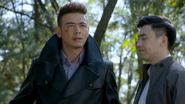 【惊蛰】杨烁遇偷袭 帅气一脚踢飞偷袭者