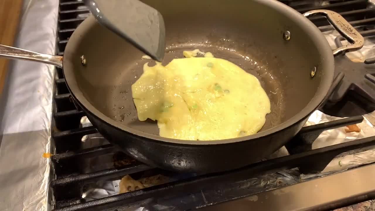 大海美国保姆生活:做早餐鸡蛋饼给小老板尝尝,竟然又翻车-生活记录