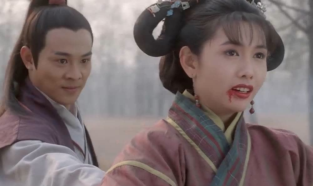 小昭硬接灭绝三掌,身死存亡之际,张无忌一掌击飞灭绝