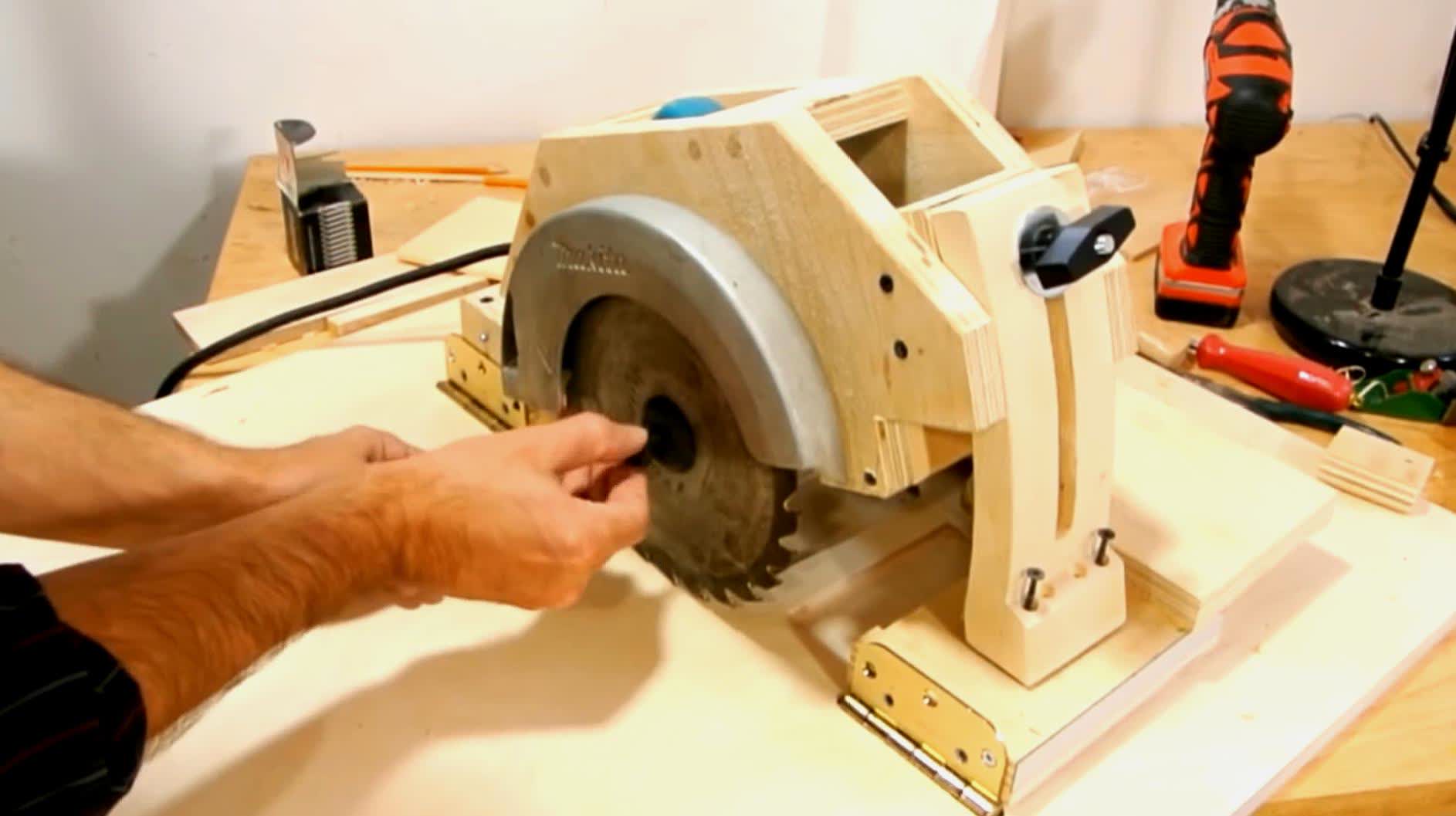 木工师傅自制台锯,人家这技术真不是吹的,学到细节没?