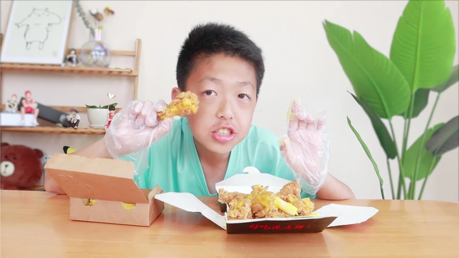 梁东海想吃炸鸡,打电话让阿鱼酱男朋友给他点,这招真是百试百灵-美食