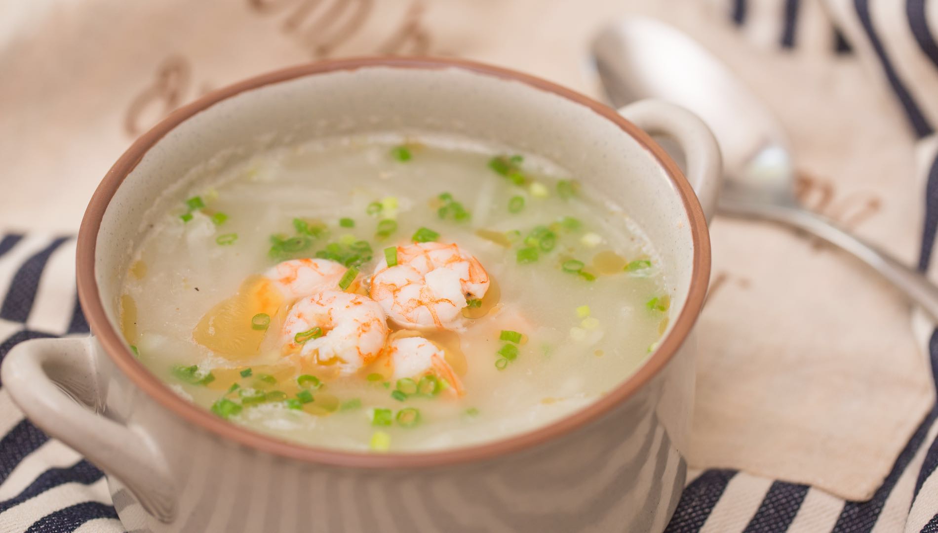 浓厚美味的【萝卜丝虾汤】,带走你一整天的疲惫!