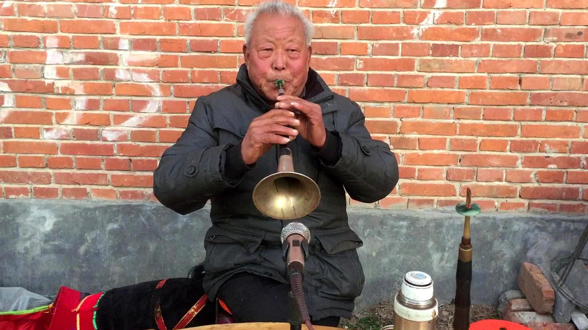 民间老艺人唢呐吹奏豫剧名家名段,还是老功夫,韵味吹得非常好听