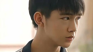 男孩上课恶搞老师，这下被开除了